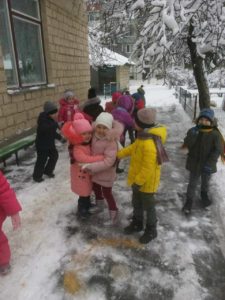 A sosit iarna, bucurie mare pentru copiii de la grădinița nr. 59