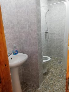 Bloc sanitar renovat în Școala auxiliară-internat nr. 5