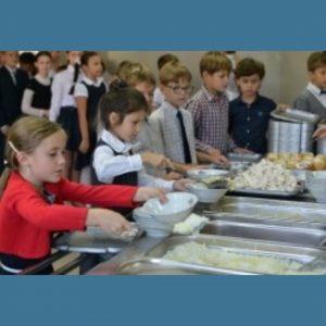 Alimentația copiilor în școlile din Chișinău a revenit la regimul obișnuit