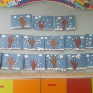Cadrele didactice din IET nr.55  împreună cu copiii, fascinați de sosirea anotimpului iarna