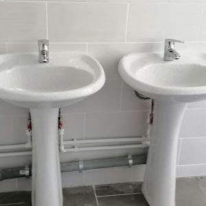 S-au finisat lucrările de reparație capitală a blocurilor sanitare din Gimnaziul nr.53 sectorul Centru