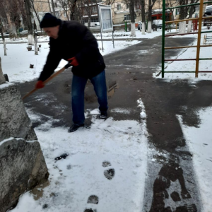 Curățarea teritoriilor de zăpadă și asigurarea accesului spre instituțiile de învățământ general