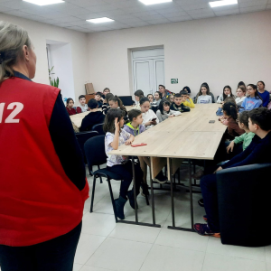 Despre cazurile de urgență, acțiuni și utilizări corecte a numărului 112 au fost instruiți copii din sectorul Centru de către operatorii Serviciului național unic pentru apeluri de urgență 112