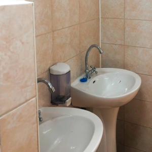 Școala-Grădinița nr. 226 are încă două blocuri sanitare renovate
