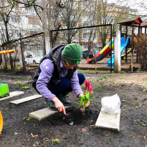 Campania de salubrizare ”Curățenia generală de primăvară” lansată de Primăria municipiului Chișinău este în plină desfășurare în instituțiile de învățământ din sectorul Centru