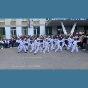 Ziua Sportului marcată în Liceul Teoretic Universul din sectorul Centru