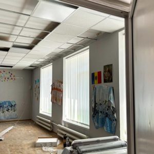 Renovarea tavanului și a sistemului de iluminat în IET 73